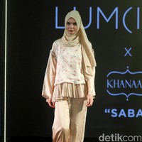 Karya busana terbaru dari Khanaan Salman yang mengangkat tema Saba di Jakarta Modest Fashion Week, Artium Gandaria City, Jakarta, Minggu [29/72018]. Foto: Mohammad Abduh/Wolipop