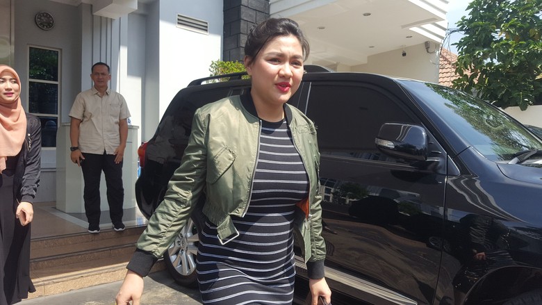 Jenguk Kahiyang, Vicky Shu: Kondisinya Sehat Jenguk Kahiyang, Vicky Shu: Kondisinya Sehat