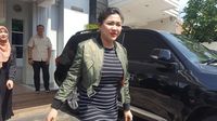 Foto Bareng Anak dan Suami, Body Goals Vicky Shu Bikin Salfok