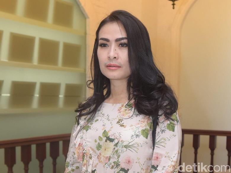 Komentari Artis Tersangkut Kasus Narkoba, Iis Dahlia: Apa yang Dicari? Komentari Artis Tersangkut Kasus Narkoba, Iis Dahlia: Apa yang Dicari?