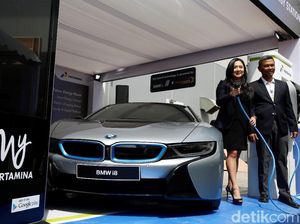 Ngecas Mobil Listrik Pakai SPLU Punya Pertamina Cuma 2 Menit