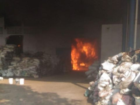 Pemadaman lama dilakukan karena bahan yang terbakar sulit dipadamkan