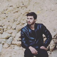 Namun, setelah seorang fotografer Jiah Ali menangkap bidikan foto Khan dan mempostingnya di Instagram dengan caption hot tea, gambar itu jadi viral. Dalam beberapa hari, orang-orang di seluruh dunia, termasuk negara asalnya mendiskusikan wajah tampannya yang menakjubkan .Foto: Instagram @arshadkhanaccount