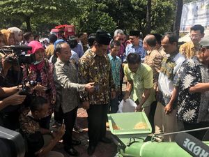 Bantu Petani, Mentan Kirim Mesin Pengering Jagung ke Lampung