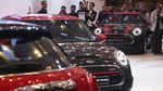 Ada Bendera Inggris di Mobil Ini