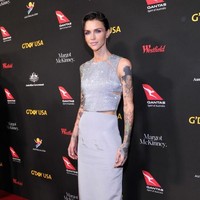 Ruby terjun ke dunia modeling pada 2002. Penampilannya sudah menghiasi halaman berbagai majalah fashion. Pada 2016, ia juga ditunjuk sebagai wajah dari brand kosmetik Urban Decay. (Foto: Getty Images)