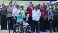 Aliyah lalu menirukan ucapan Jokowi kepadanya. Beliau lalu bilang karena ibu masih aktif sehigga sehat menurut beliau, ucapnya.