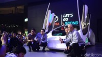 Toyota menghadirkan tiga kendaraan masa depan Concept i-Series yang terdiri dari Concept-i, i-Ride, dan i-Walk.