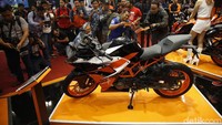 Selama GIIAS 2018, KTM memberikan promo seperti special deal Rp 5,5 juta, bunga 0% selama 24 Bulan dan angsuran ringan.