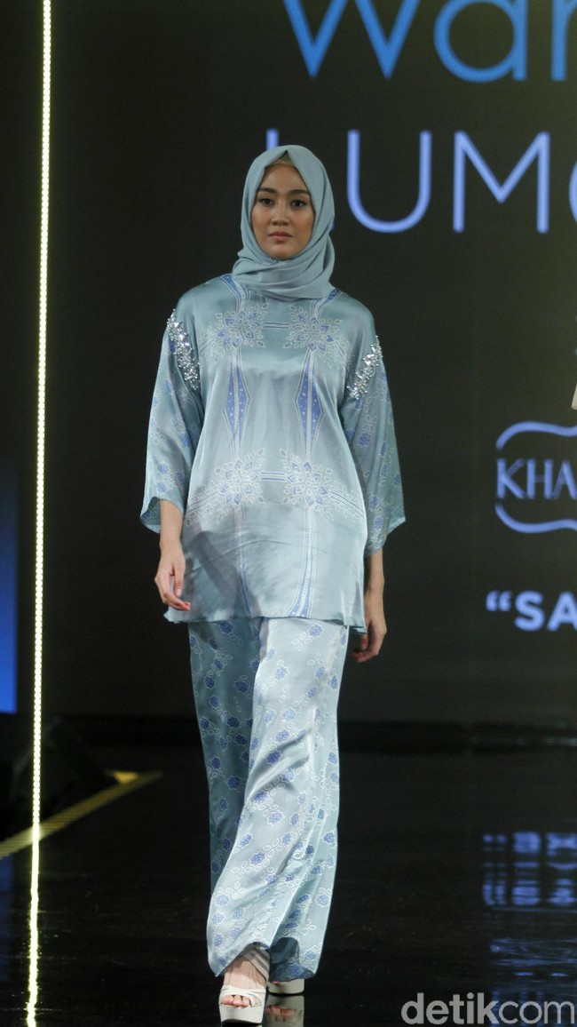 Karya busana terbaru dari Khanaan Salman yang mengangkat tema Saba di Jakarta Modest Fashion Week, Artium Gandaria City, Jakarta, Minggu [29/72018]. Foto: Mohammad Abduh/Wolipop