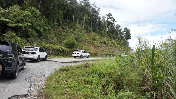 Fortuner jadi angkot di Papua