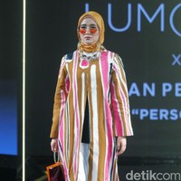 Koleksi terbaru Dian Pelangi yang menampilkan tema Pesona di Jakarta Modest Fashion Week 2018, Atrium Gandaria City Jakarta, Minggu [29/7/2018]. Foto: Mohammad Abduh/Wolipop