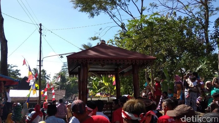 Saat Belasan Gazebo Diarak Keliling Desa Di Semarang