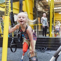 Ketika ia tidak melakukan foto kampanye atau jalan di runway, Daisy menghabiskan waktu pergi ke gym dengan sang ayah. Foto: Dok. Instagram/Daisy-May Demetre