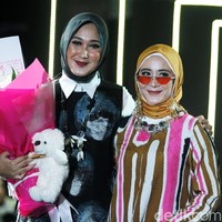 Koleksi terbaru Dian Pelangi yang menampilkan tema Pesona di Jakarta Modest Fashion Week 2018, Atrium Gandaria City Jakarta, Minggu [29/7/2018]. Foto: Mohammad Abduh/Wolipop