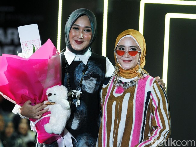 Koleksi terbaru Dian Pelangi yang menampilkan tema Pesona di Jakarta Modest Fashion Week 2018, Atrium Gandaria City Jakarta, Minggu [29/7/2018]. Foto: Mohammad Abduh/Wolipop
