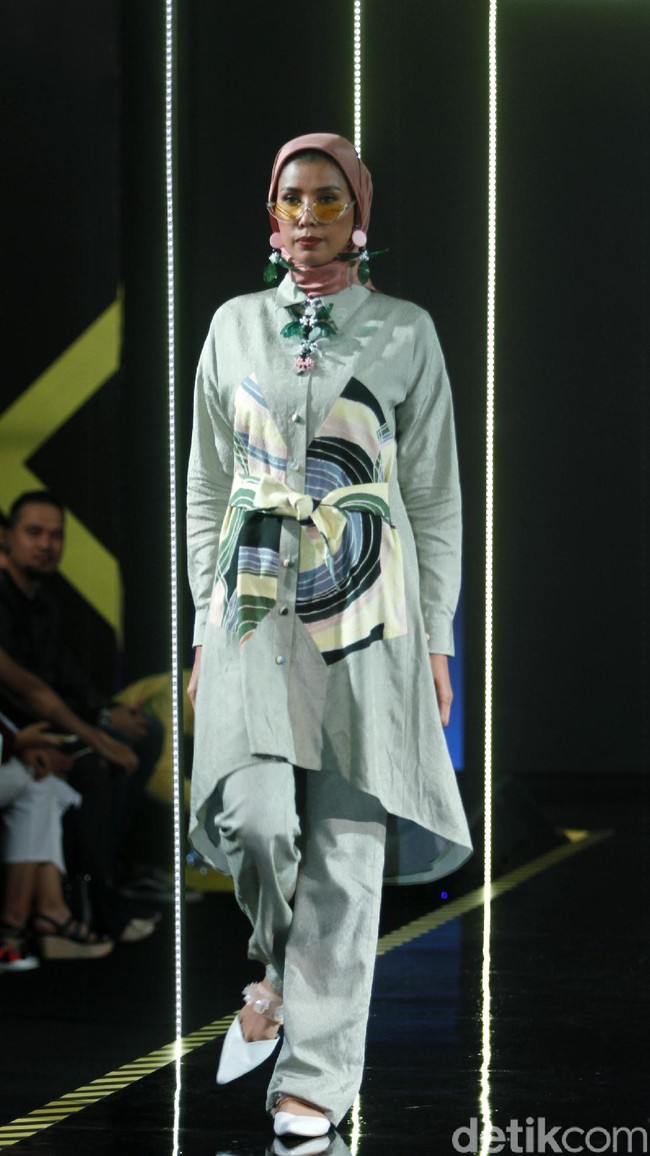 Koleksi terbaru Dian Pelangi yang menampilkan tema Pesona di Jakarta Modest Fashion Week 2018, Atrium Gandaria City Jakarta, Minggu [29/7/2018]. Foto: Mohammad Abduh/Wolipop