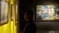 Terdapat 45 karya lukisan dari 34 seniman Indonesia dan mancanegara yang ditampilkan dalam pameran tersebut.