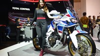 Honda CRF1000L Africa Twin melalui penyematan teknologi throttle by wire untuk mengatur tingkat kepresisian tenaga yang dikeluarkan serta pilihan riding mode yang dapat disesuaikan dengan keinginan pengendaranya.