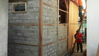 Renovasi rumah Lalu M Zohri juga melibatkan pihak TNI AD. Pool/Kementerian PUPR.