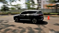 Ada dua varian Santa Fe yang ditawarkan buat konsumen Indonesia yaitu tipe GLS dan XG sebagai varian ke atas.