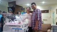 Senyum Kahiyang dan Bobby saat mengumkan nama putri mereka (Foto: Zunita Amalia Putri/detikcom)