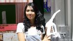 Bibir Merah Menyala Gadis Tata Motors