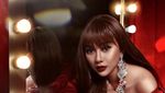 Sexy in Red! Lihat Aura Kasih Makin Semangat di Pagi Hari