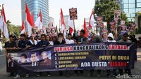 Aksi demo tersebut dilakukan karena menurut massa yang tergabung dalam gerakan HMS tersebut kedua kasus itu menjadi salah satu sumber bencana bagi keuangan negara Indonesia saat ini.