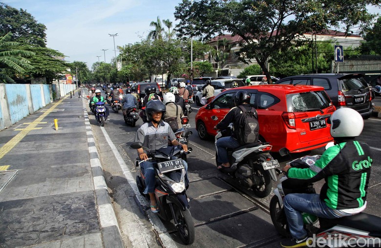 Pemotor lawan arus. Foto: Rifkianto Nugroho Pemotor lawan arus. Foto: Rifkianto Nugroho