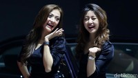 Berpose di depan kamera, dua gadis cantik dari Audi ini bikin gemes.