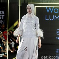 Karya busana terbaru dari Khanaan Salman yang mengangkat tema Saba di Jakarta Modest Fashion Week, Artium Gandaria City, Jakarta, Minggu [29/72018]. Foto: Mohammad Abduh/Wolipop