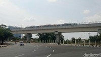 Penyebab sejauh ini masih dalam tahap investigasi. Listrik dimatikan karena ada proses evakuasi penumpang menuju ke stasiun. Kami mohon maaf atas kejadian dan ketidaknyamanan ini, kata Humas PT KAI Divre III Palembang, Aida.
