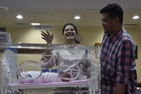 Kahiyang dan Bobby memperkenalkan Sedah Mirah Nasution / 