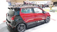 Direktur Pemasaran ADM, Amelia Tjandra, mengatakan dipamerkannya Ayla Turbo ini merupakan salah satu pembuktian bahwa LCGC Daihatsu yang cocok untuk anak muda ini juga bisa dimodifikasi. Bahkan sampai modifikasi jantung pacunya. Foto: Rangga Rahadiansyah