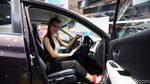 SPG Cantik di Honda HR-V