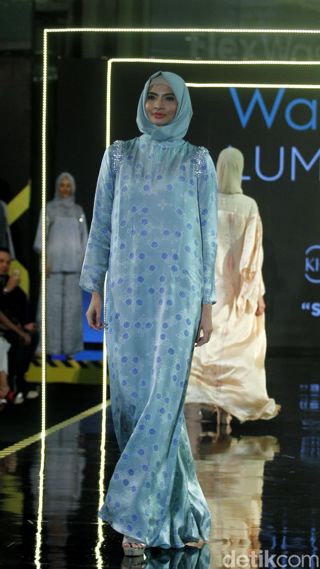 Karya busana terbaru dari Khanaan Salman yang mengangkat tema Saba di Jakarta Modest Fashion Week, Artium Gandaria City, Jakarta, Minggu [29/72018]. Foto: Mohammad Abduh/Wolipop