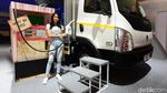 Bibir Merah Menyala Gadis Tata Motors
