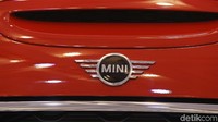 Secara keseluruhan ketiga kendaraan ikonik Mini tersebut tampil lebih sporty yang sekaligus menyuguhkan teknologi canggih serta premium.