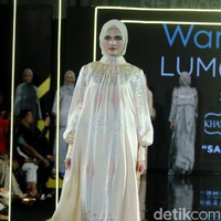 Karya busana terbaru dari Khanaan Salman yang mengangkat tema Saba di Jakarta Modest Fashion Week, Artium Gandaria City, Jakarta, Minggu [29/72018]. Foto: Mohammad Abduh/Wolipop