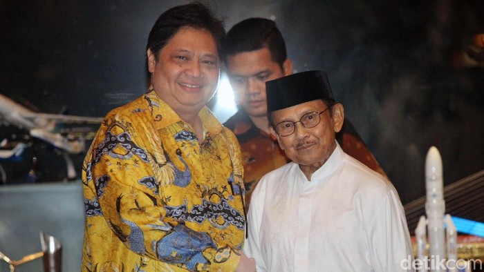 Habibie Minta Golkar Beri Kebebasan Jokowi Pilih Cawapres