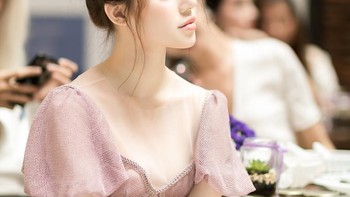 Dilansir dalam laman 24h, Jolie mengaku pernah membeli sebuah barang seharga 1 miliar dong atau setara Rp 600 juta tanpa pikir panjang. Foto: instagram.com/jolienguyennofficial