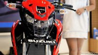 Bahasa tersebut diterjemahkan dalam bentuk street naked bike yang berpenampilan modern, agresif dan dibekali jok yang nyaman untuk menunjang perjalanan sehari-hari.