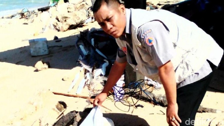7 EWS di Pantai Gunungkidul Rusak Diterjang Gelombang 7 EWS di Pantai Gunungkidul Rusak Diterjang Gelombang