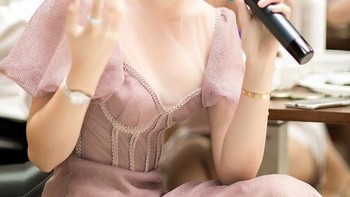 Sebagai anak tajir, barang bermerek selalu melekat padanya. Foto: instagram.com/jolienguyennofficial