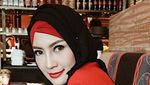 Ini Pose Ngopi Steffy Burase, Model Cantik yang Jadi Saksi KPK