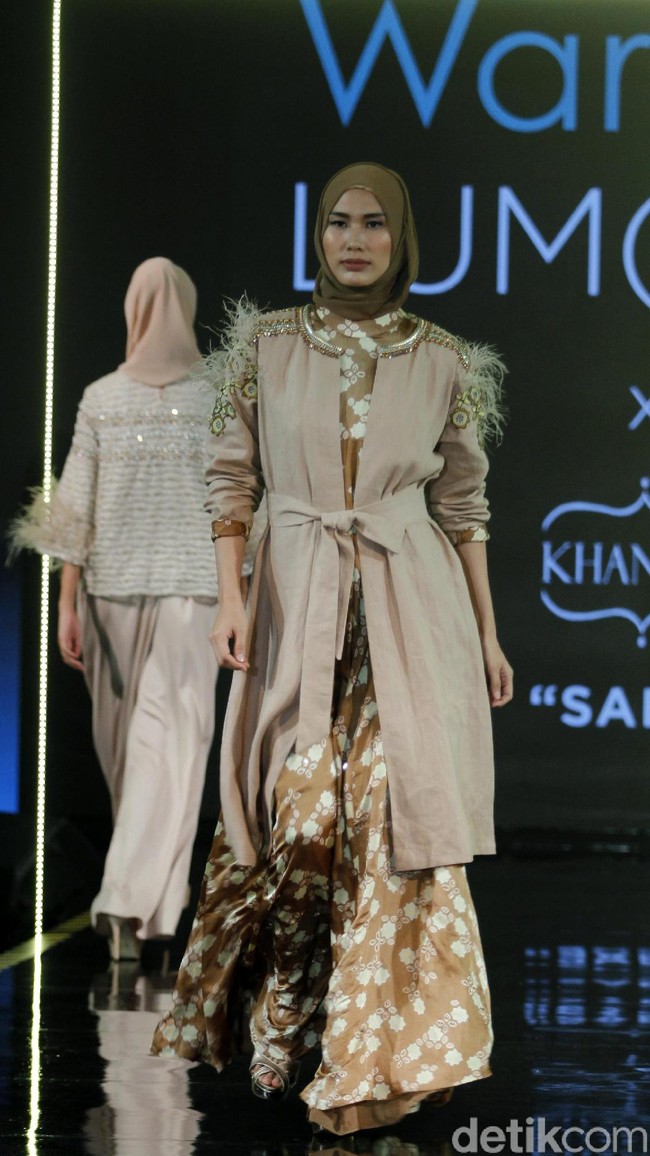 Karya busana terbaru dari Khanaan Salman yang mengangkat tema Saba di Jakarta Modest Fashion Week, Artium Gandaria City, Jakarta, Minggu [29/72018]. Foto: Mohammad Abduh/Wolipop