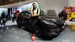 SPG Cantik di Honda HR-V