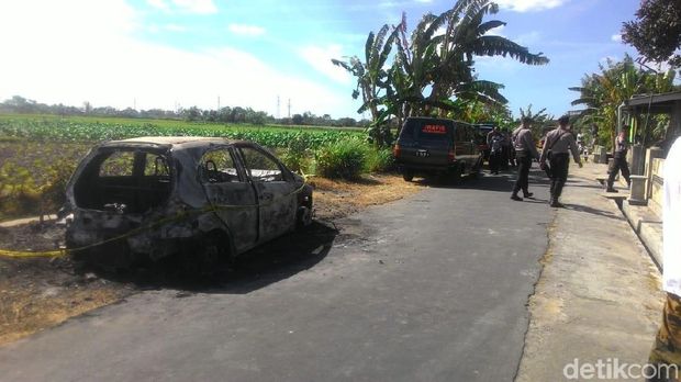 Mobil terbakar