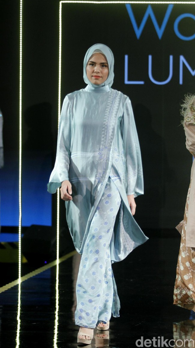 Karya busana terbaru dari Khanaan Salman yang mengangkat tema Saba di Jakarta Modest Fashion Week, Artium Gandaria City, Jakarta, Minggu [29/72018]. Foto: Mohammad Abduh/Wolipop